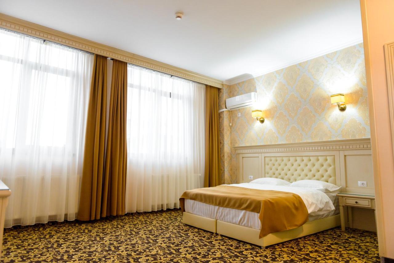 Little Orient Hotel Brăila Eksteriør billede
