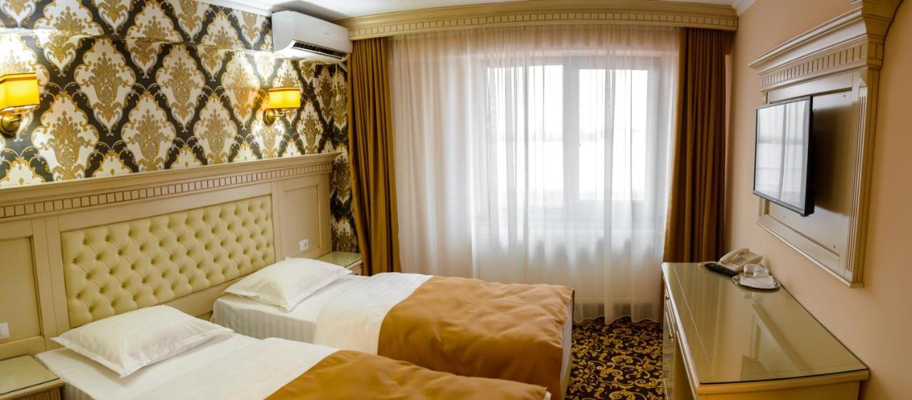 Little Orient Hotel Brăila Eksteriør billede